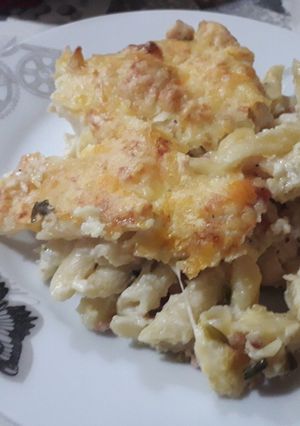 Foto principal de Macarrones con bechamel y queso gratinados