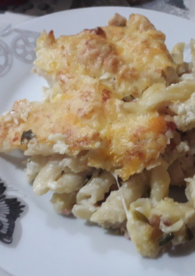 Una foto de Macarrones con bechamel y queso gratinados