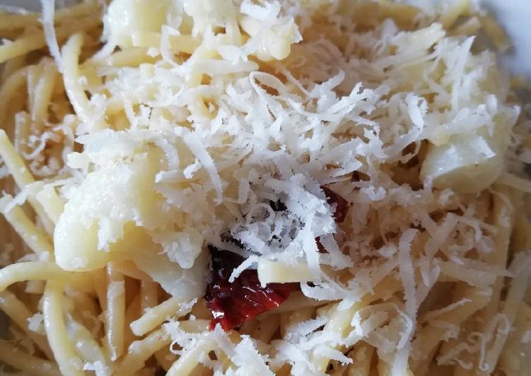 Pasta con cavoli e pomodori secchi