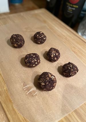 A picture of Chocolate oat truffles.
