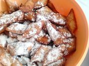 Une photo de maïzena beignets