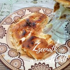A picture of Stuffed Cheese Naan.