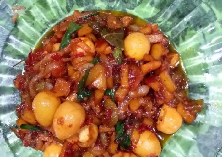 Balado kentang dan telur puyuh