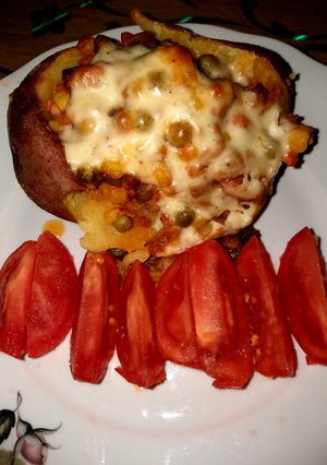 Töltött burgonya sajt szósszal recept fotója