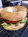 Bagel chèvre tomate confite