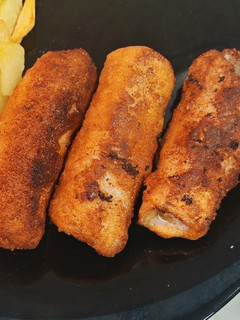 Una foto de Rollitos de lomo y sobrasada