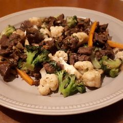 A picture of Stir fried beef and Brocolli.