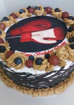 A picture of Chocolate mint cake with chocolate cage.
