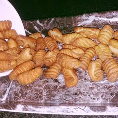 A picture of Jaggery kulkuls.
