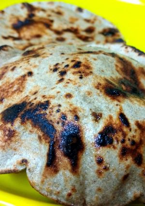 A picture of Bajre ki roti.