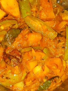 आलू परवल मसाला (aloo parwal masala recipe in Hindi) रेसिपी मुख्य फोटो