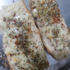 A picture of Cheesy garlic bread.