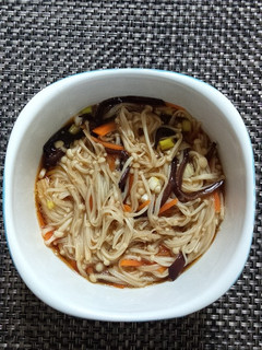 涼拌金針菇 的食譜成品照片