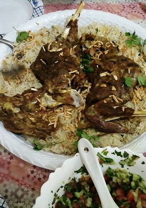 صورة لوصفة لحم مشوي بالفرن بورق الموز مع الرز بالفطر