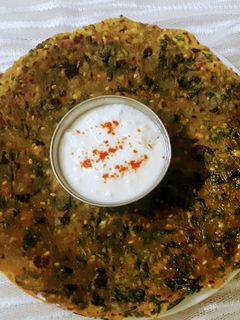 मेथी पराठा (methi paratha recipe in marathi) रेसिपी चे मुख्य फोटो