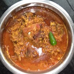 A picture of Mung dal with fish head.