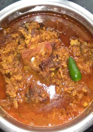A picture of Mung dal with fish head.
