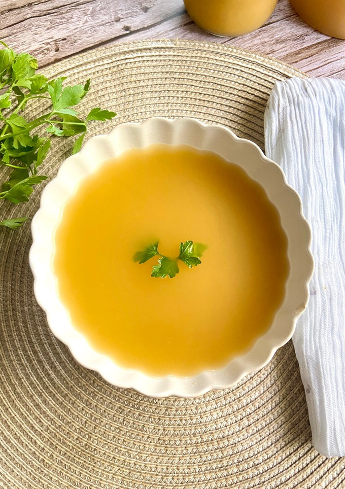 Una foto de Caldo de verduras (aprovechamiento espárragos)