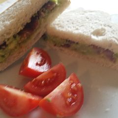 Crispy bacon and avocado sandwich A picture of Crispy bacon and avocado sandwich.