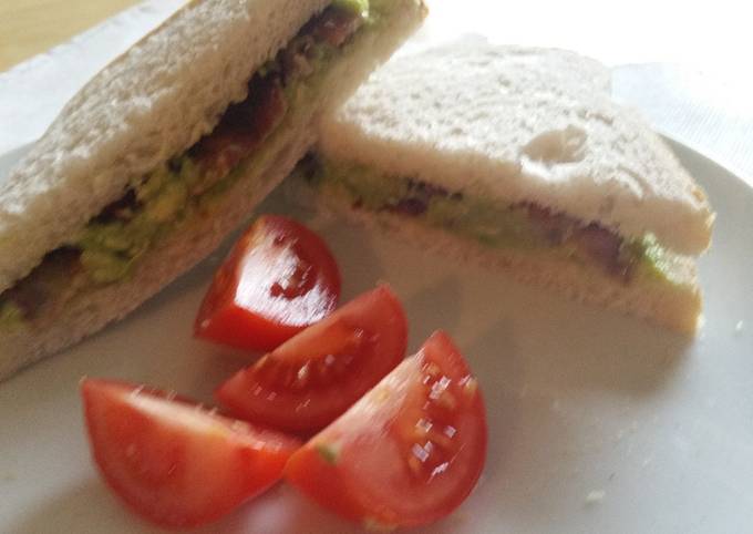 Recipe of Delicious Crispy bacon and avocado sandwich