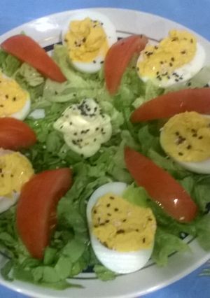 Una foto de Huevos rellenos