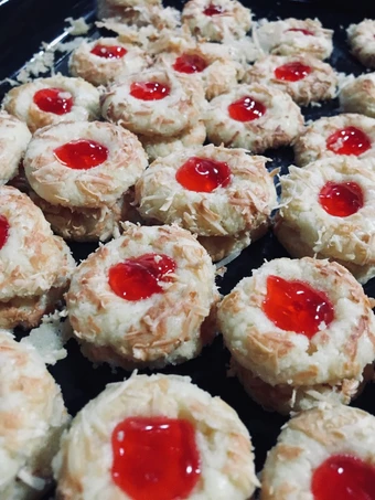 Easy Ways Make Recipes Strawberry Thumbprint Cookies the Delicious Perfect.