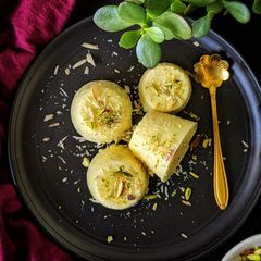 A picture of Thandai Kulfi.