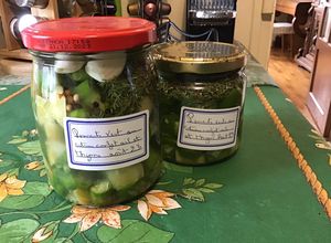 Une photo de Piments verts à l'ail, thym et citron confit