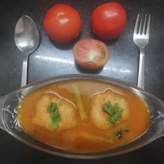 A picture of Sambar Vada.