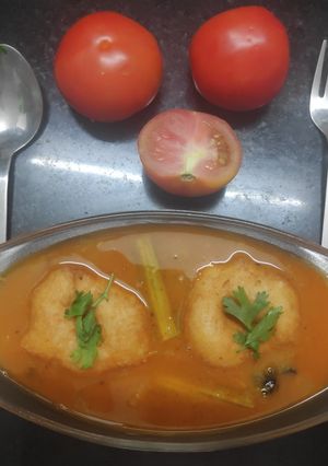 A picture of Sambar Vada.