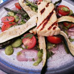 A picture of Warm halloumi salad.