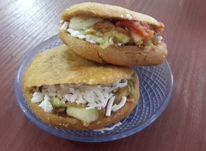 Una foto de Gorditas de chicharrón de 10 🍘