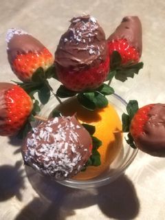 Una foto de Ramo de fresas con chocolate 🍓🍫💐