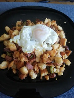 Una foto de Migas extremeñas con huevo frito 🍳