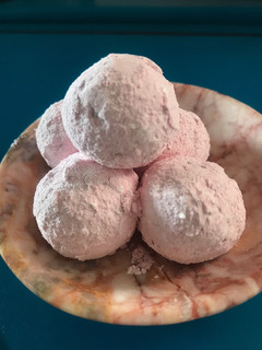 Una foto de Trufas de chocolate blanco con frambuesa