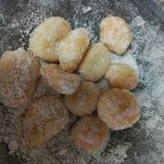A picture of Kuih Getas.