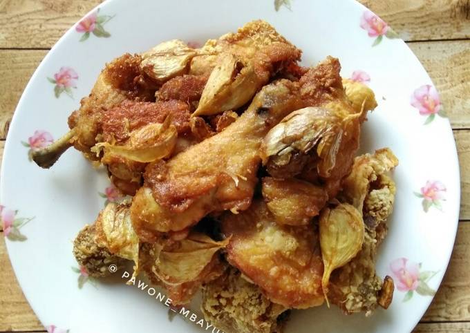 Resep Ayam Goreng Bawang Putih oleh Pawone_mbayul - Cookpad