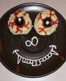 Huevos rellenos ojos de monstruo de Halloween