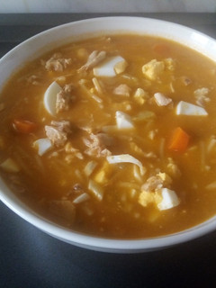 Una foto de Sopa de pollo con fideos