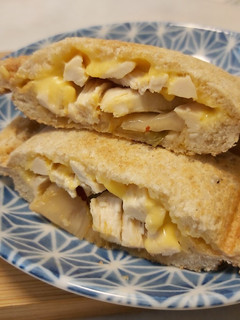 泡菜起司雞肉熱壓吐司 的食譜成品照片