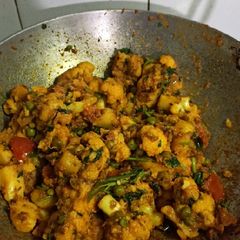 A picture of Sookhi Aloo Gobhi Ki Sabzi.