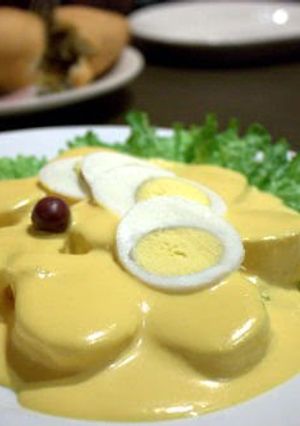 A picture of Peruvian potatoes with spicy cream sauce.