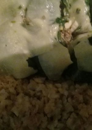 Una foto de Canelones de acelga y carne con arroz de coliflor KETO
