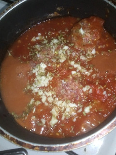 Una foto de Albóndigas rellenas en salsa