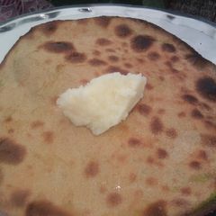 A picture of Tandoori meethi roti.
