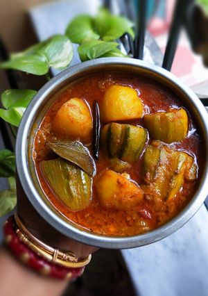 আলু পটলের দম(aloo patoler dum recipe in Bengali) রেসিপির প্রধান ছবি