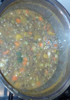 Una foto de Guiso de lentejas con verduras