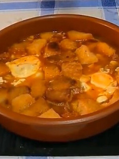Una foto de Sopa de ajo con huevo