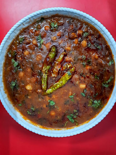 अमृतसरी चटपटे छोले (amritsari chatpate chole recipe in Hindi) रेसिपी मुख्य फोटो