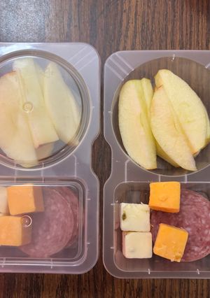 A picture of Apple slices & cheese.